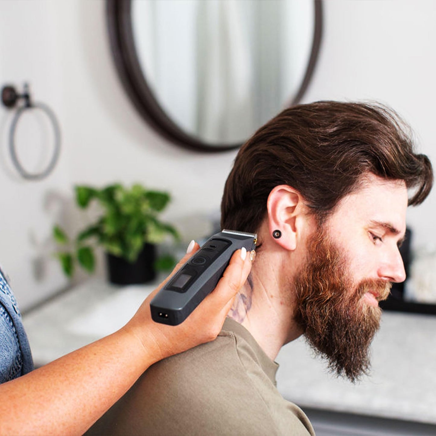 Brio Beardscape V2 Beard Trimmer for Men Professional with Low Friction Ceramic Blade, Cordless Professional Hair Trimmer for Barbers with 4 Hrs of Long Battery Timing, Ideal for Beard & Body (Black)
