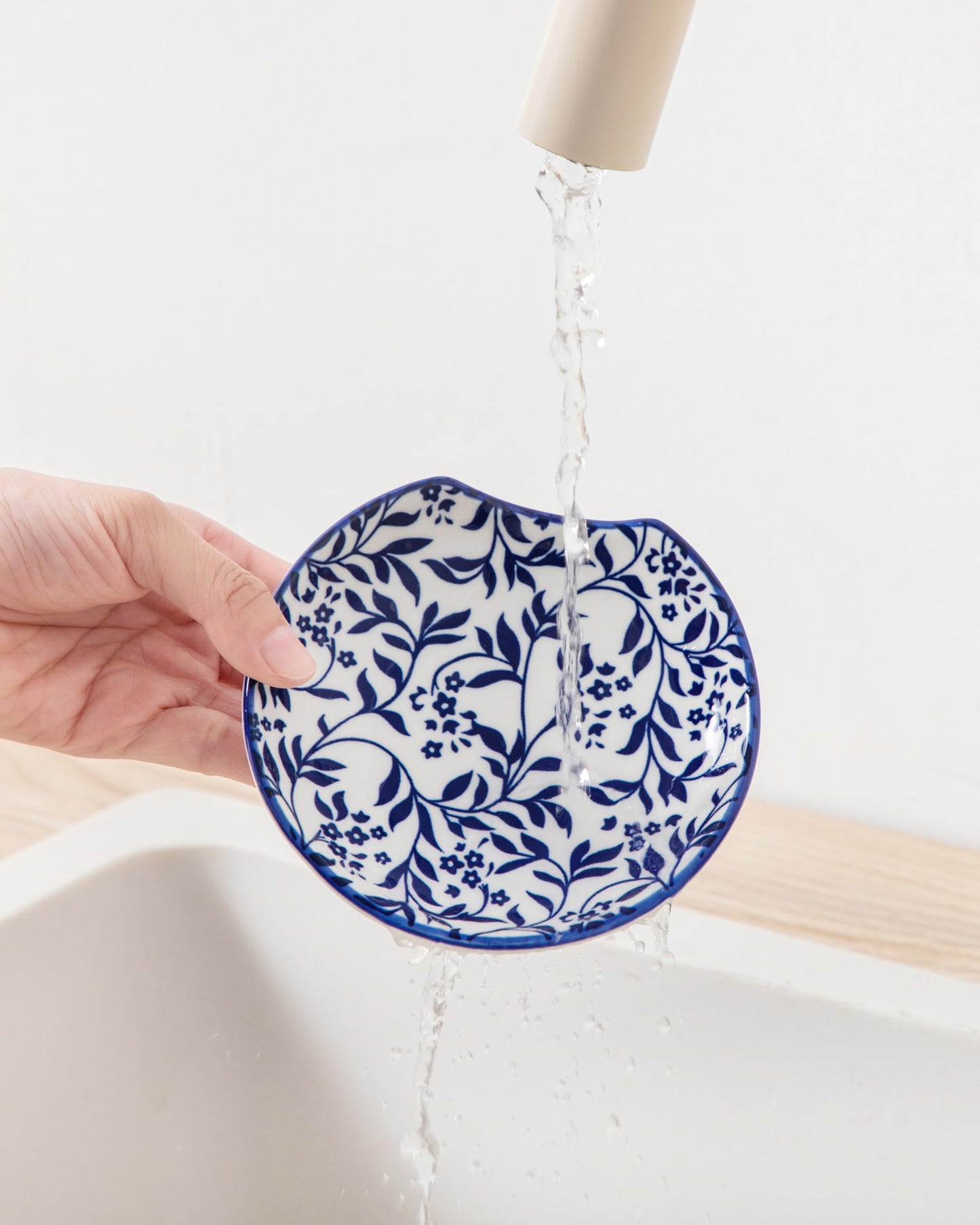 vancasso 6-Pack Ceramic Spoon Rest for Stove Top, Decorative Ceramic Cooking Spoon Holder for Kitchen Counter, 4.8 Inch Blue White Chinoiserie Floral Spoon Rest, Farmhouse Style, Heat-Resistant