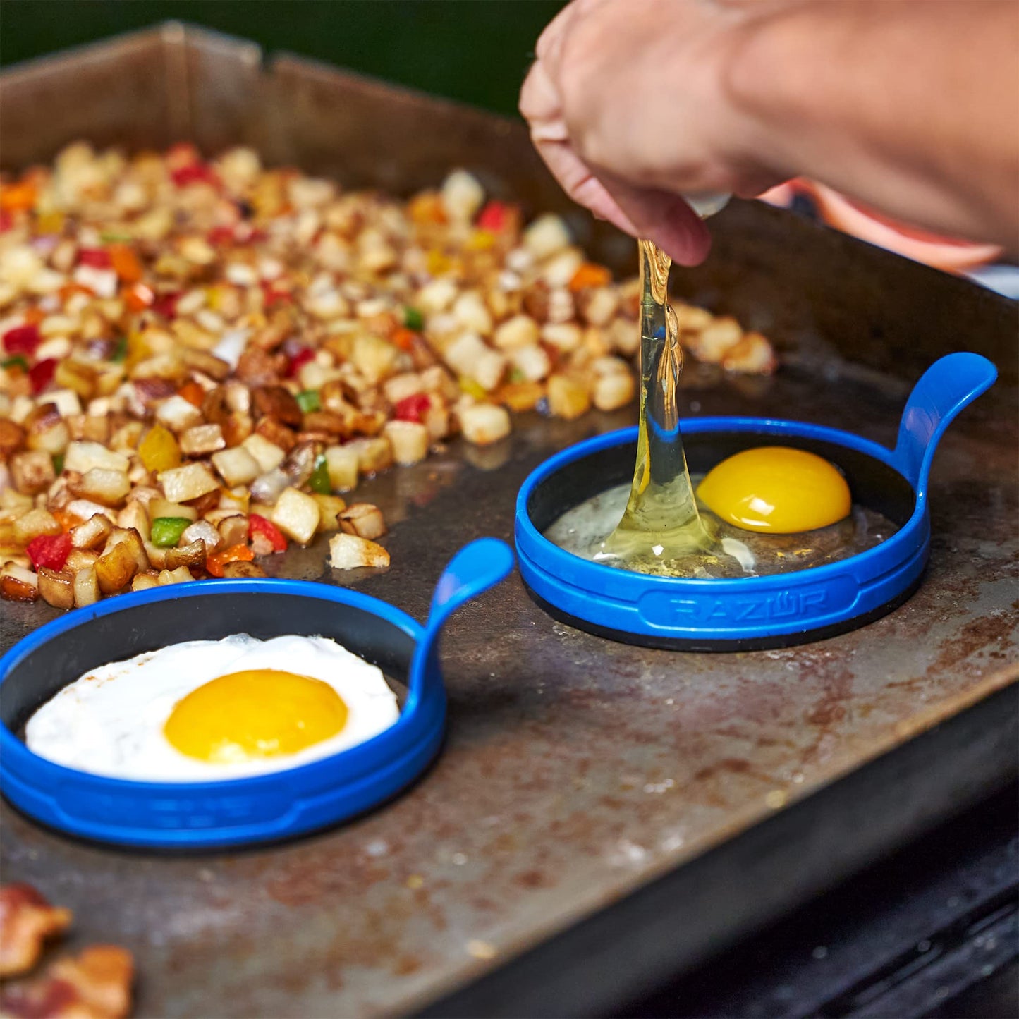 RAZOR Silicone Egg Ring with Easy Grip Handle for Perfectly Round Eggs, 4 Pack