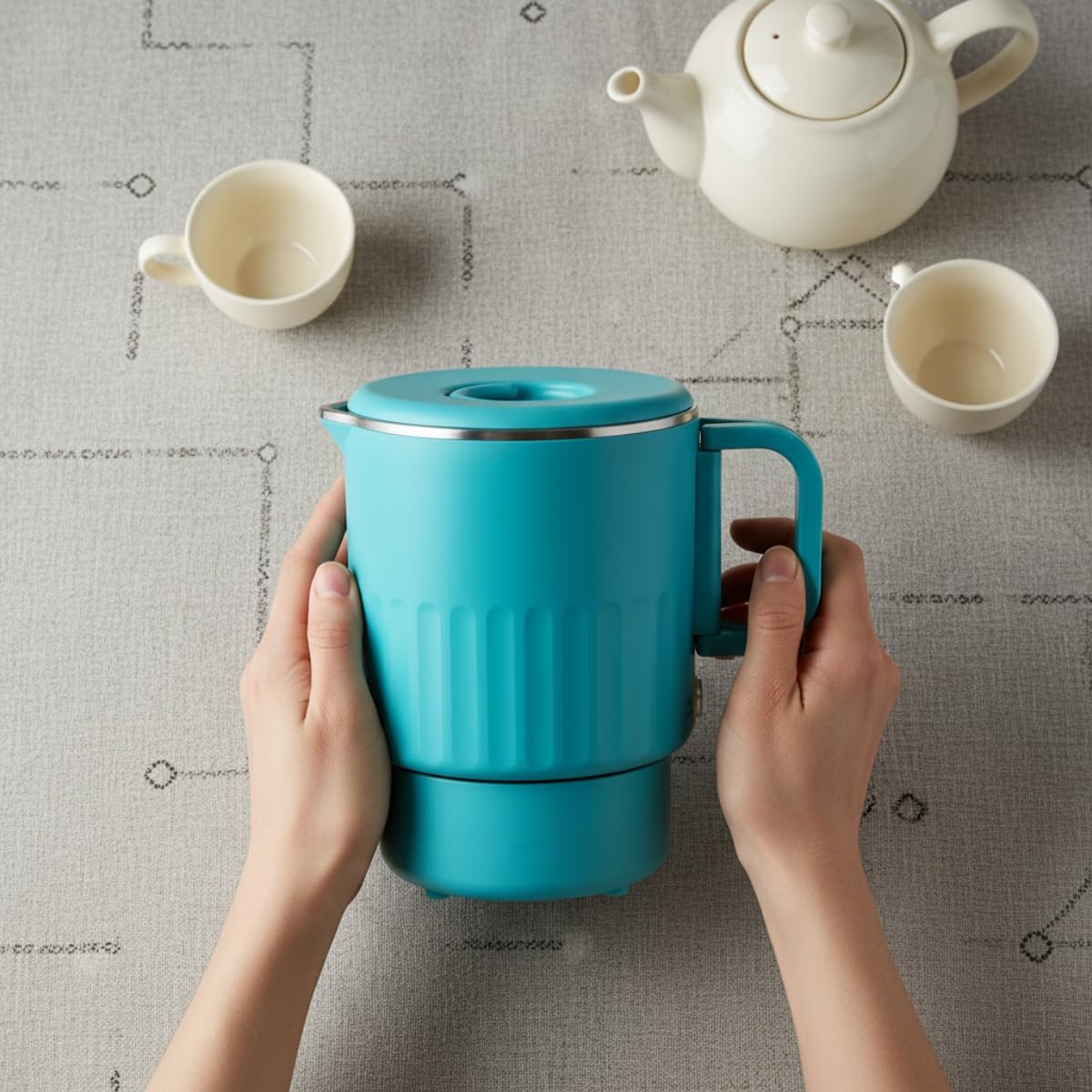 0.8L Foldable Small Electric Kettle 304 Stainless Steel, Collapsible Portable Travel Electric Kettle, Mini Hot Water Boiler Heater for Business Trip, Camping, Travel, Office