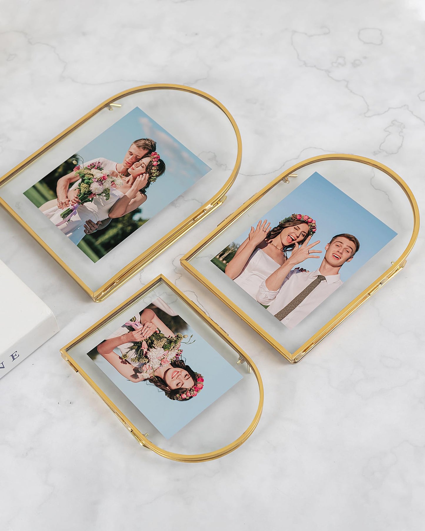 Jajamy Set of 3 Gold Floating Picture Frame, 4x6, 5x7, 6x8 Arched Glass Floating Frames, Vintage Brass Gold Picture Frame for Artwork Photos Tabletop Display