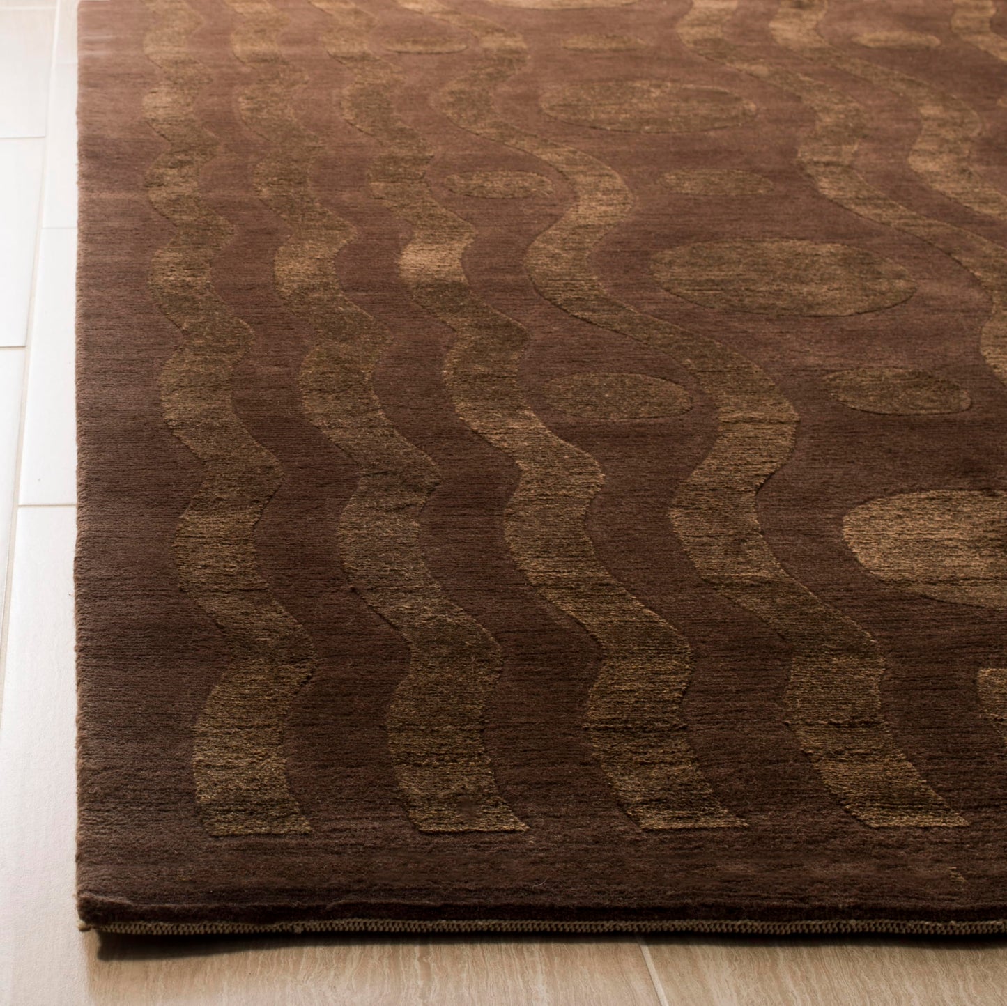 SAFAVIEH Area Rug 6x9 - Couture Collection - Coco Tan & Beige, Silk & Wool, Ideal for Living Room, Bedroom, Dining Space (TOB814E)