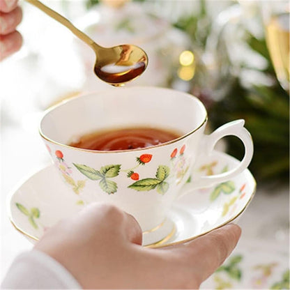Wild Strawberry Pattern Retro Ceramic Coffee Cup and Teapot Set with Tower Design for Afternoon Tea