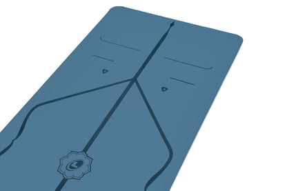 Liforme Travel Yoga mat – Patented Alignment System, Warrior-Like Grip, Non-Slip, Eco-Friendly, Ultra-Lightweight and Sweat Resistant, Made with Natural Rubber