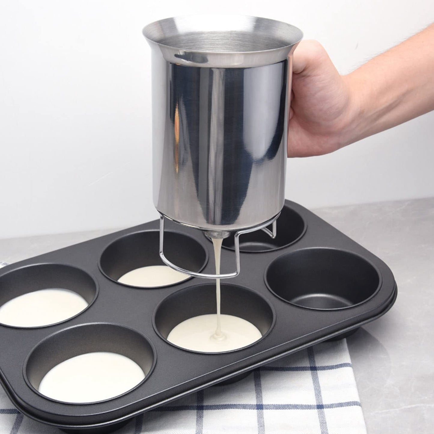 Stainless Steel Pancake Batter Dispenser with Funnel, 1000ml Squeeze Bottle for Pancakes, Cupcakes, Muffins, Crepes, and Waffles, Easy-Pour Baking Tool with Measurement Marks