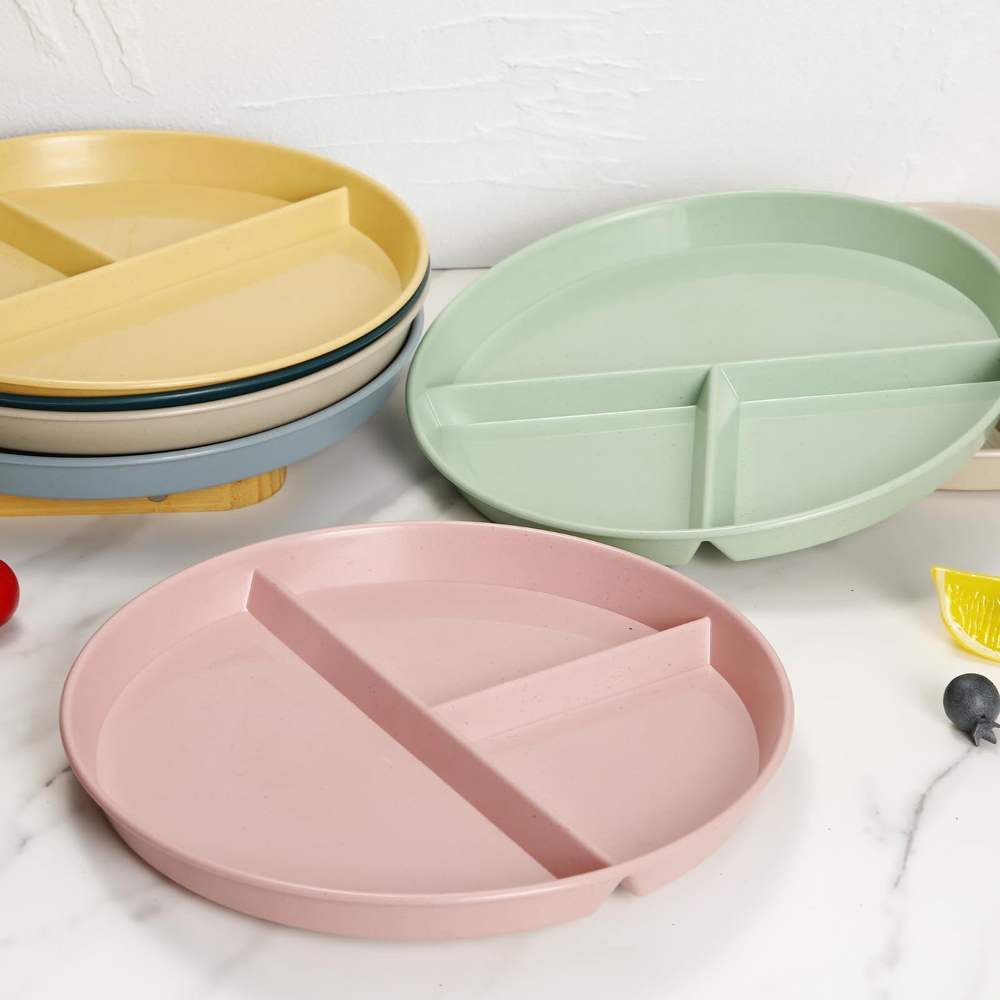 Acellegic 20 Pcs Plastic Divided Plates with 3 Compartments for Adult 9 Inch Portion Control Plates 10 Colors Reusable Unbreakable Dinnerware Lightweight Food Separator (Round)