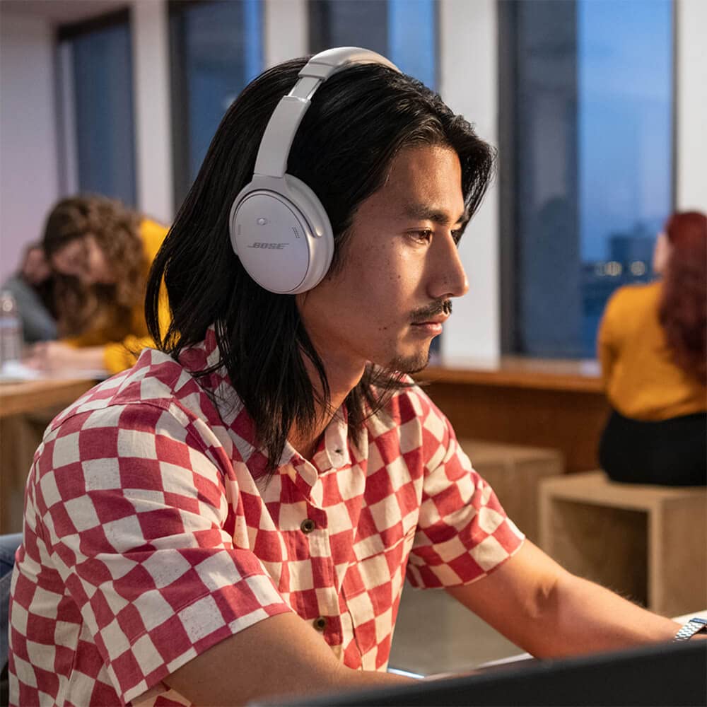 Bose QuietComfort 45 Wireless Bluetooth Noise Cancelling Headphones, Over-Ear Headphones with Microphone, Personalized Noise Cancellation and Sound, White Smoke