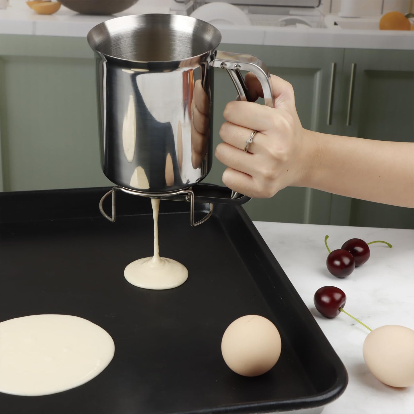 KAYCROWN 800ml Stainless Steel Pancake Batter Dispenser, Handheld Pancake Mix Dispenser, Cupcake Batter Dispenser for Baking Cake Cupcakes Crepes Waffles Pancake Kitchen Tool, Easy to Clean