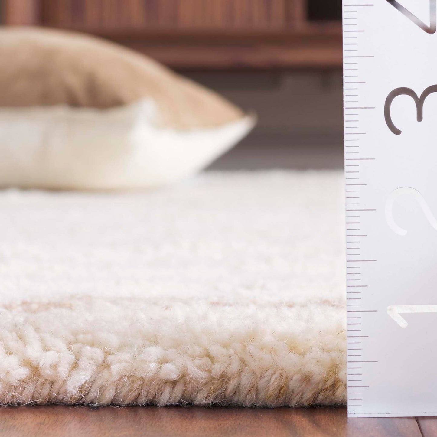 SAFAVIEH Area Rug 8x10 - Vermont Collection - Large - Ivory, Handmade Wool, Ideal for Living Room, Bedroom, Dining Space (VRM210A)