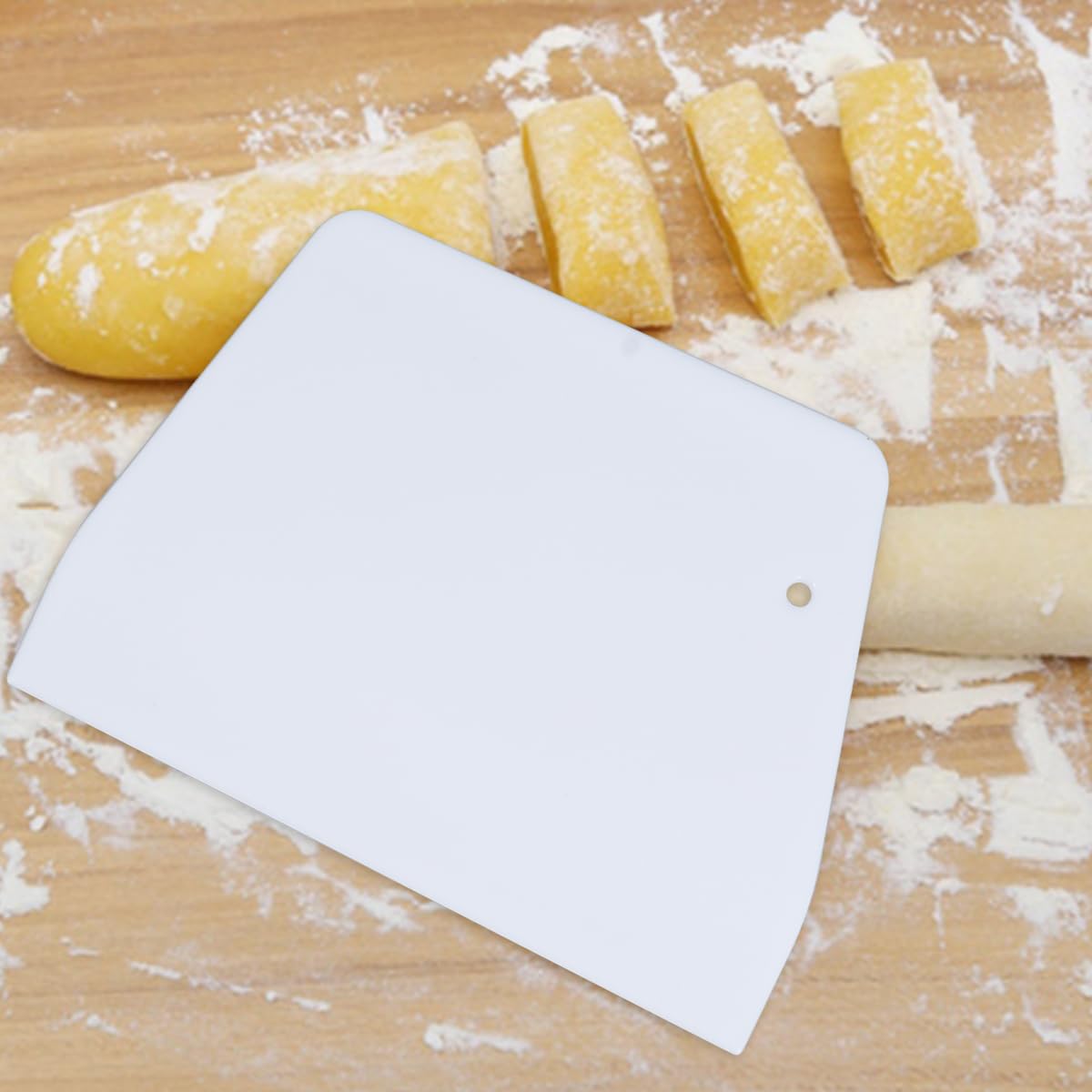 SUPVOX Plastic Dough Scraper 20 Pcs Cake Scraper Set for Baking Dough and Icing Spreading Ergonomic Kitchen Pastry Scraping Tool White