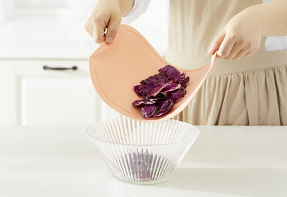 doblé Non-Scratch Flexible Cutting Board, Medium (13.5" x 9.3"), Space Gray, Dishwasher Safe