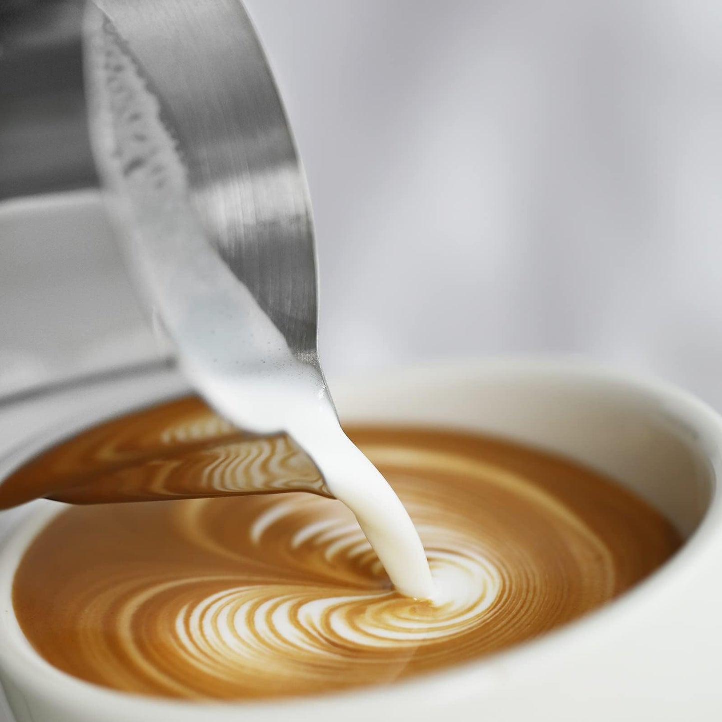 MHW-3BOMBER Milk Frothing Pitcher 450ml/15.2oz Milk Frother Cup Espresso Steaming Pitcher Stainless Steel Milk Frother Cup Barista Latte Art Round Spout Milk Jug P6001S