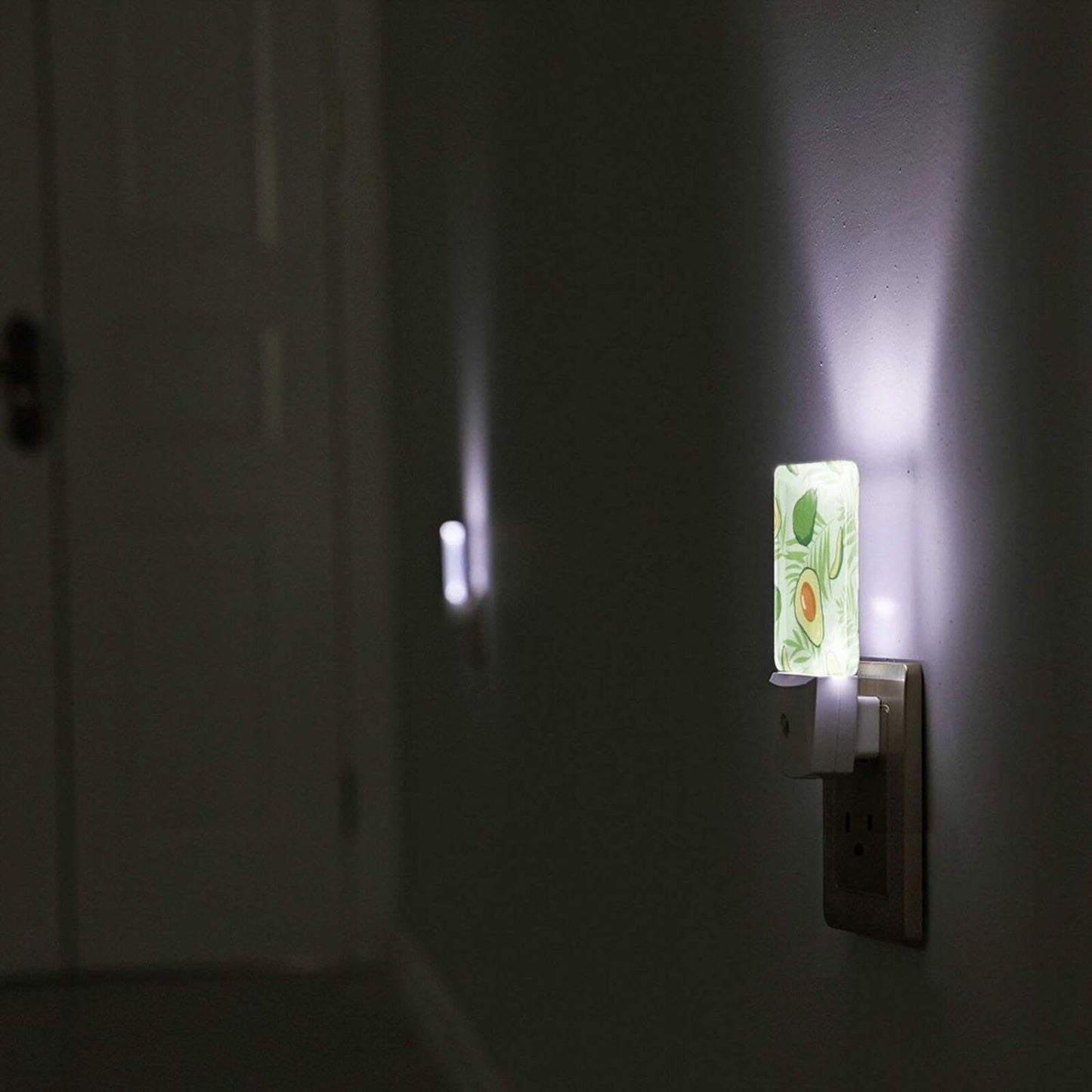 Caifujiqi Night Light Plug-in Dusk to Dawn Smart Sensor White Led Nightlight for Bedroom Bathroom Kitchen Hallway Stairs Energy Efficient Decor Desk Lamp