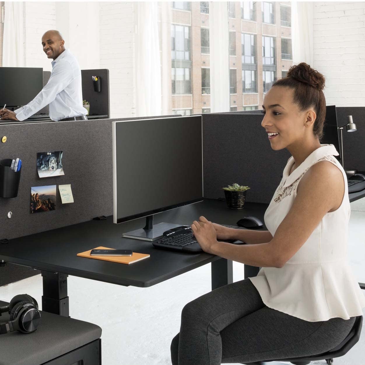 Stand Up Desk Store ReFocus Clamp-on Acoustic Desk Divider Privacy Panel that Reduces Noise and Visual Distractions (Ash Gray, 59" x 23.6")
