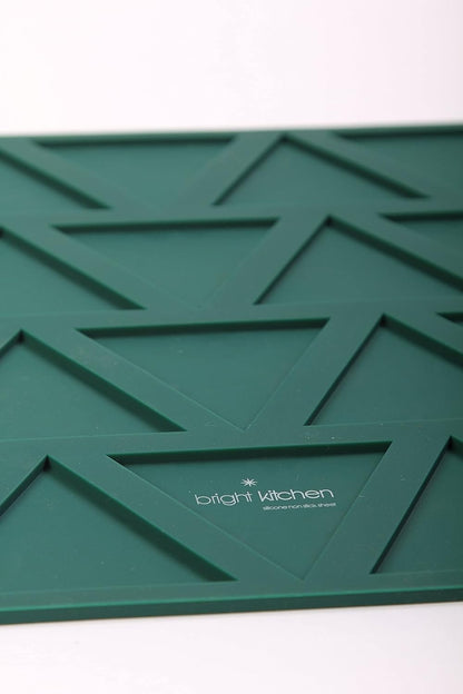 Triangle Chip Silicone Sheet Mold, Compatible with Magic Mill Pro and BioChef Arizona Dehydrator, Non-Stick Mat