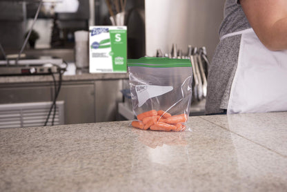 SC Johnson Professional Ziploc Brand Sandwich Bags, Food Storage Ziploc Brand Bags, Easy Open Tabs, Commercial Pack, 500 Count Box, for Professional Use Only