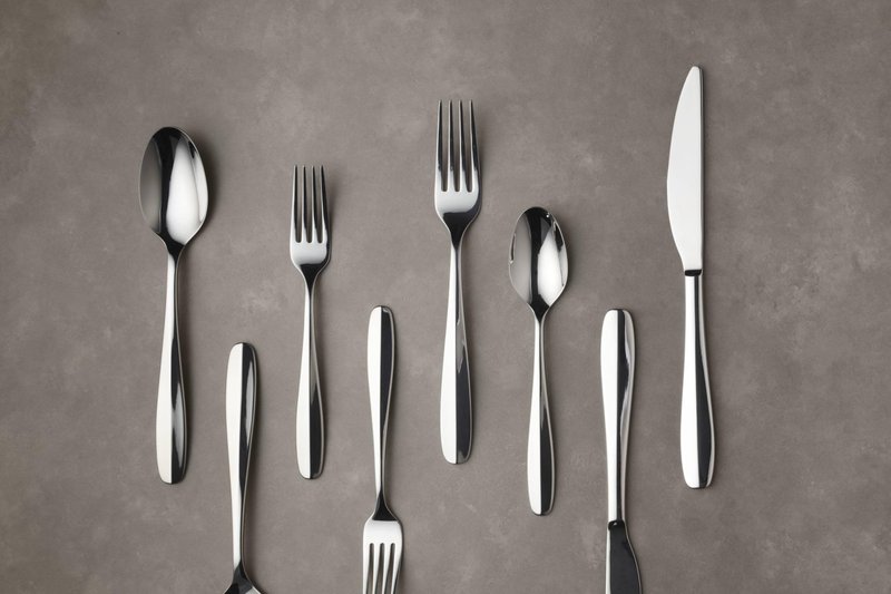 Oneida Silverware Set, Oakwood 20 Piece Everyday Flatware Set, Service For 4, 18/0 Stainless Steel, Dishwasher Safe, Cutlery Sets, Kitchen Utensils Sets, Knives Spoons And Forks (Silver, 20 Pieces)