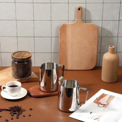 4 Pcs 20oz Milk Frothing Pitcher with 4pcs Latte Art Pen, 304 Stainless Steel Steaming Pitchers with Sharp Spout, Milk Frother Cup for Barista Coffee Bar Espresso, Latte Art (600ml)