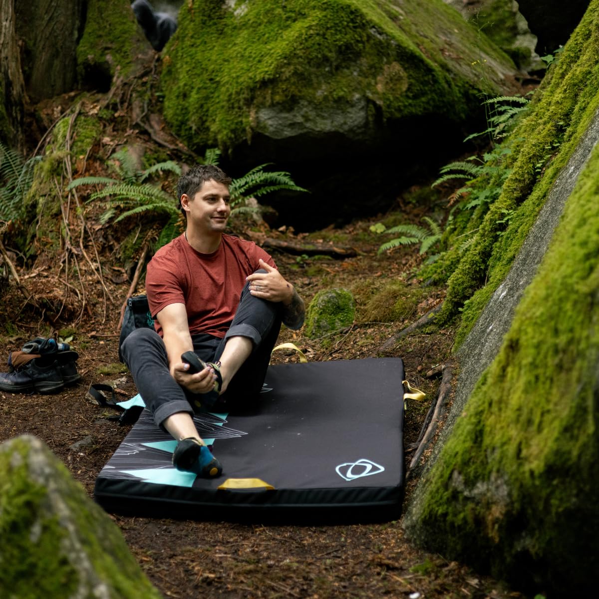 Asana Hero ‘Mountain’ Bouldering Crash Pad - Deluxe Suspension, Triple Layer Dual Density Foam Structure, Heavy Duty Nylon - Premium Rock Climbing Crash Mat (48 x 36 x 4)