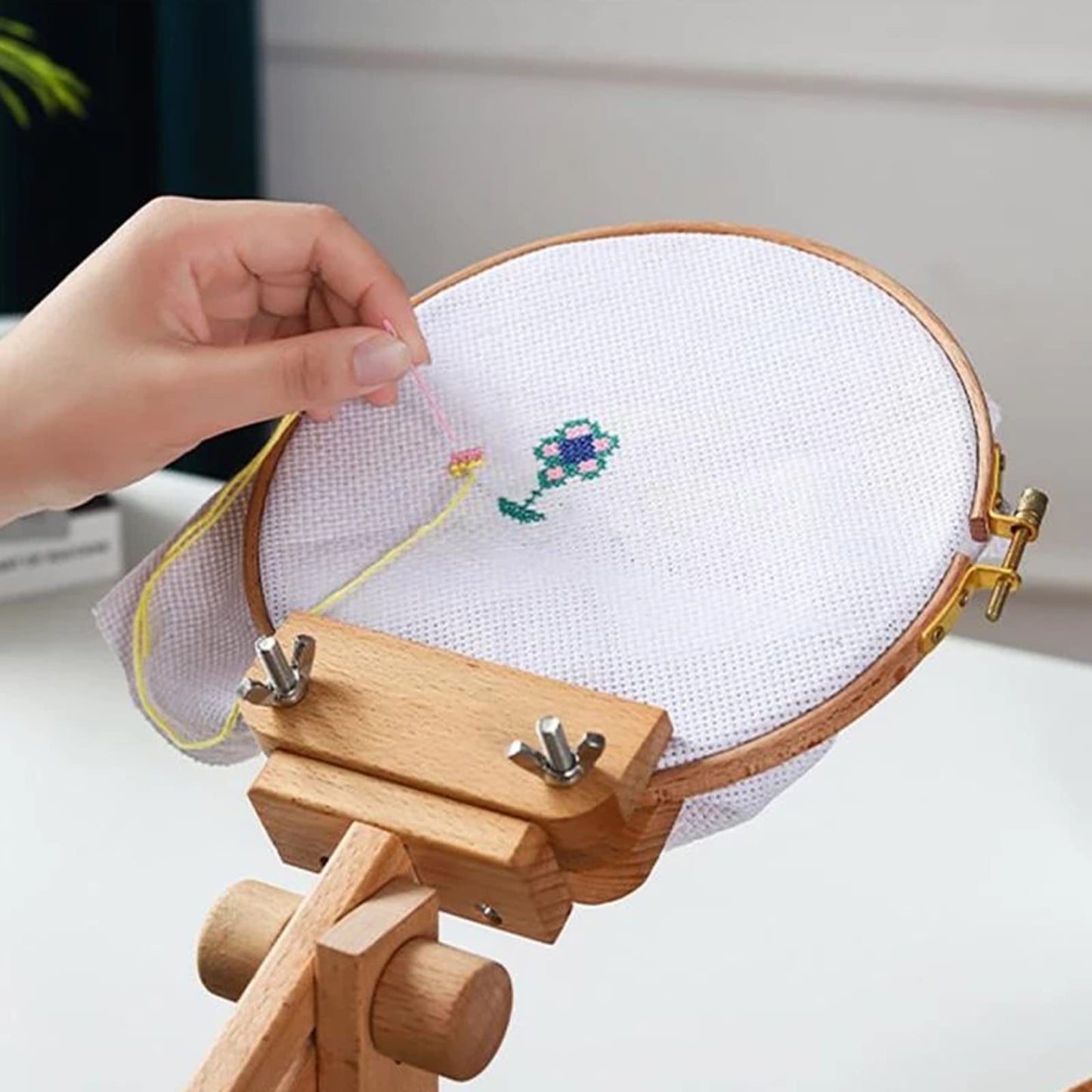 Embroidery Hoop Stand Clip Holder, Wooden Rotatable Adjustable Embroidery Frame Stand Set, with Desktop Clip and 8 Inch Embroidery Hoops, for DIY Craft Thread Sewing