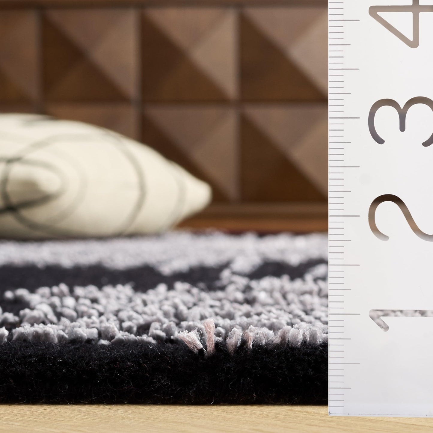 SAFAVIEH Soho Collection 5' x 8' Black / White SOH712D Handmade Starburst Premium Wool & Viscose Area Rug