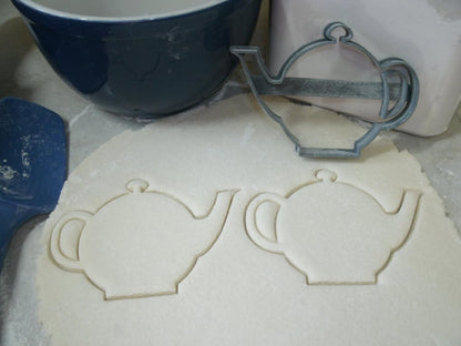 TEA POT KETTLE PORCELAIN CHINA, ENGLISH PARTY COOKIE CUTTER, MADE IN USA PR586