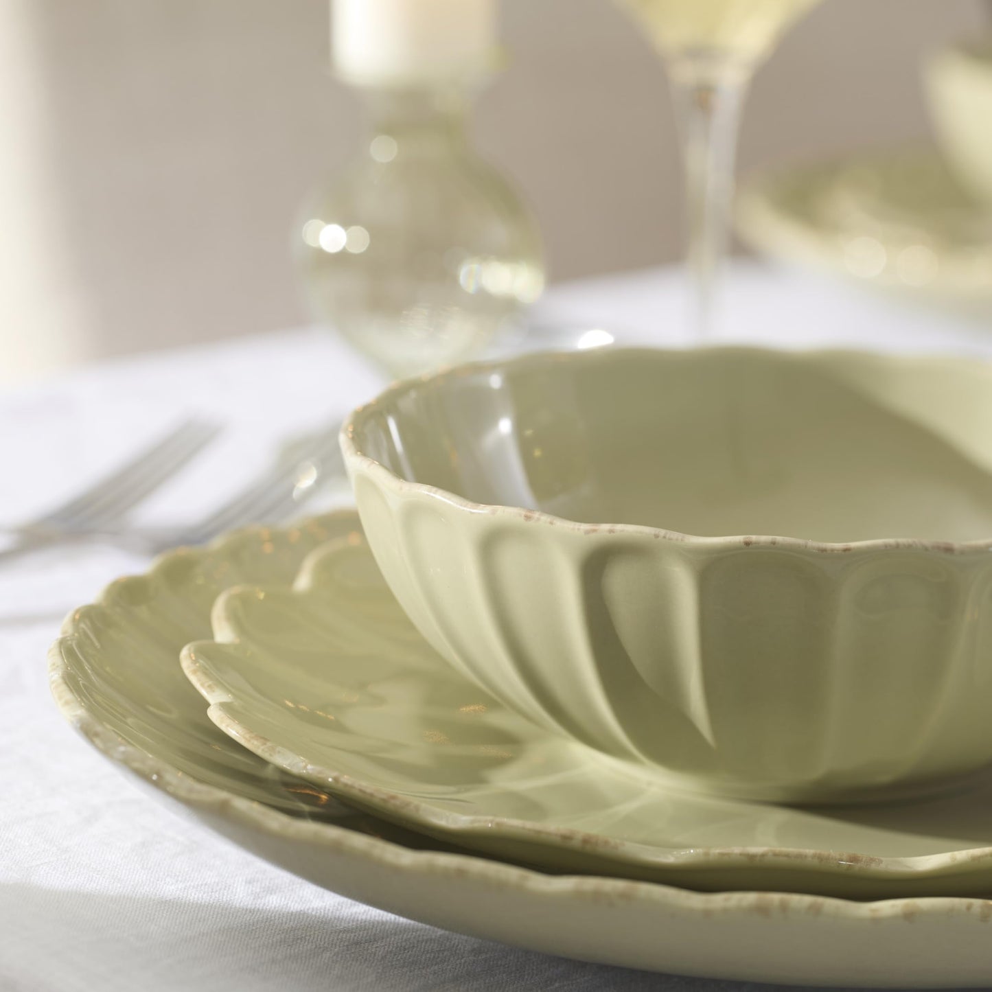 Lenox Stoneware Dinnerware Sets For 6, French Perle Scallop Matcha 18-Piece Dinnerware Set, Service For 6, Dishwasher Safe Ceramic Plates, Stoneware Dinner Plates and Bowls Sets (Green, 18 Piece)