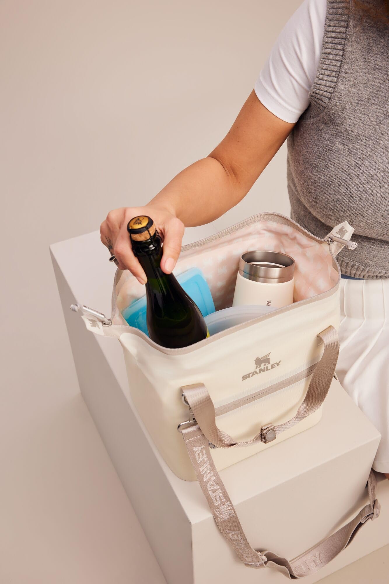 STANLEY All Day Julienne Mini Soft Cooler Bag and Lunch Box 7.4 Quarts | 10 Can Cooler with Handles and Strap | Stays Cold for Hours | Insulated Travel Bag with Zipper | BPA-Free | Cream