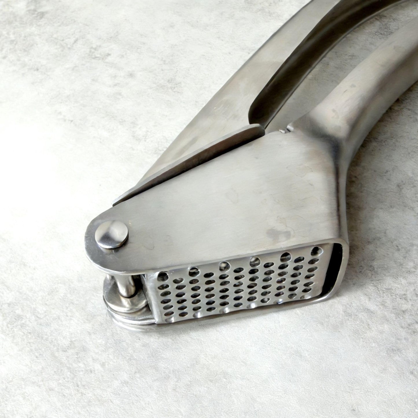 Stainless Steel Garlic Press, Easy to Squeeze, Ergonomic Handle, No Need to Peel Garlic Press,Garlic Mincer, Garlic Ginger Crushing Tool, Silver