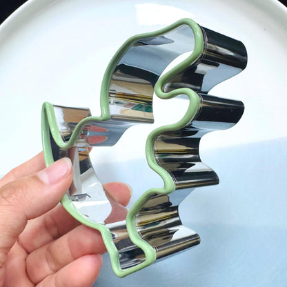 LUBTOSMN New 7 Piece Dinosaur Cookie Cutters Set with Silicone Protective Rim, Dishwasher Safe Stainless Steel Cookie Cutters for Cookies, Fondant, Sandwiches, Biscuits, Pancakes and Pastries