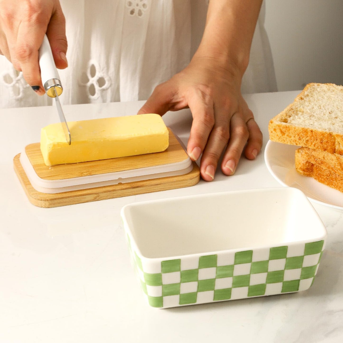 Howise Butter Dish with Lid, Large Butter Dish for Countertop, Ceramic Butter Keeper Container with Knife and Silicone Sealing Butter Box for Home Decor Good Kitchen Gift Green