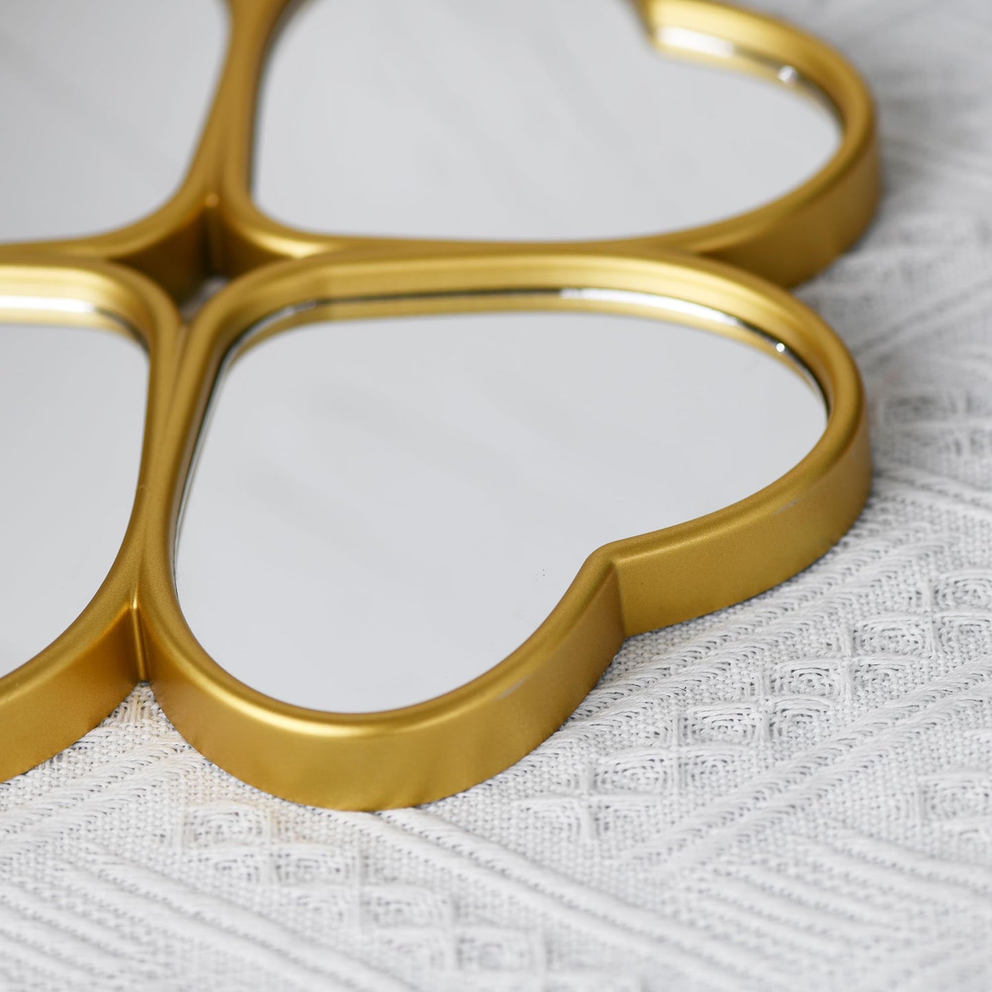 LuHeToz Small Decoritive Heart Wall Mirrors Set of 3, Decorative Four-Leaf Clover Mirror (Gold)