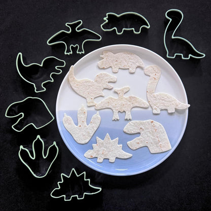 LUBTOSMN New 7 Piece Dinosaur Cookie Cutters Set with Silicone Protective Rim, Dishwasher Safe Stainless Steel Cookie Cutters for Cookies, Fondant, Sandwiches, Biscuits, Pancakes and Pastries
