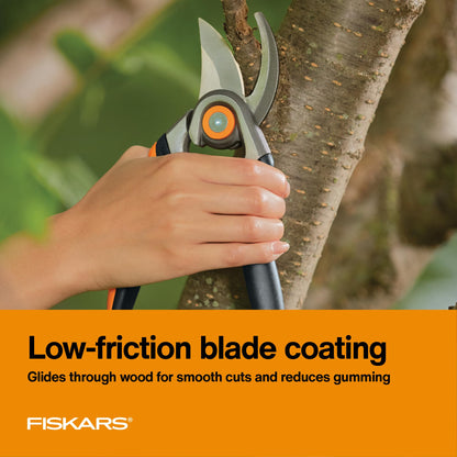 Fiskars Bypass Pruning Shears, 1-Inch Cut Capacity Softgrip Pruner, Forged Steel Replaceable Blade Stays Sharp Through Heavy Use with Rust Resistant, Low-Friction Coating