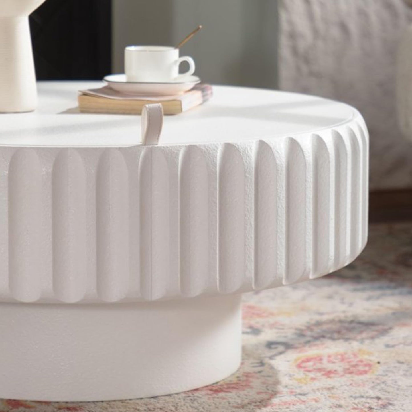 GDFStudio 30.51" Round Fluted Coffee Table with Lift-Off Lid, Modern Wood MDF Small Round Coffee Tea Side Table with Storage, Pedestal Circle Center Table for Living Room Bedroom Office, Cream White