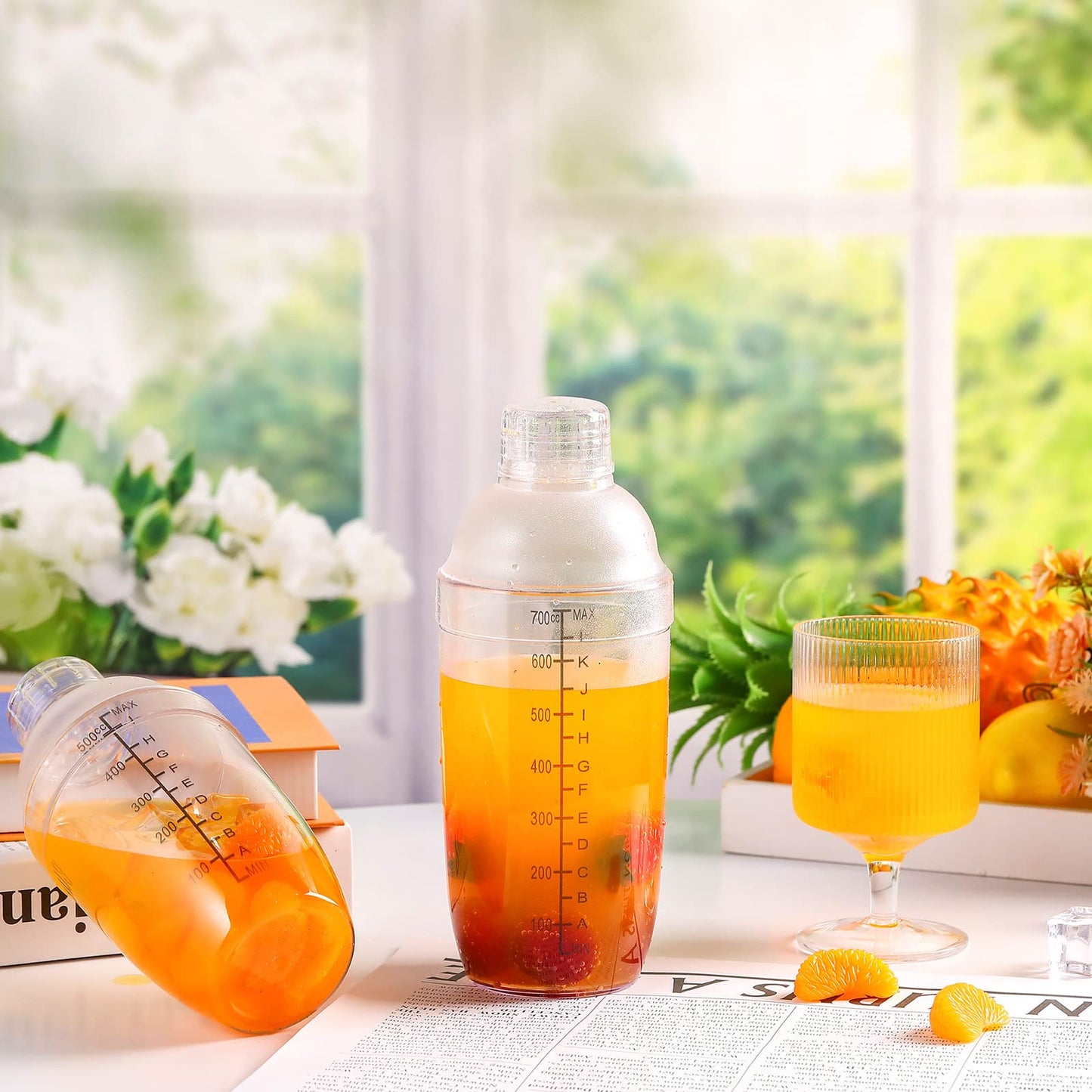 Lallisa 12 Pcs Plastic Cocktail Shaker Drink Mixer with Scales and Strainer Top Clear Shaker Cup with Measurement Plastic Mixing Tool for Tea Coffee Bubble Tea Milk(350 Cc/ 12 oz)