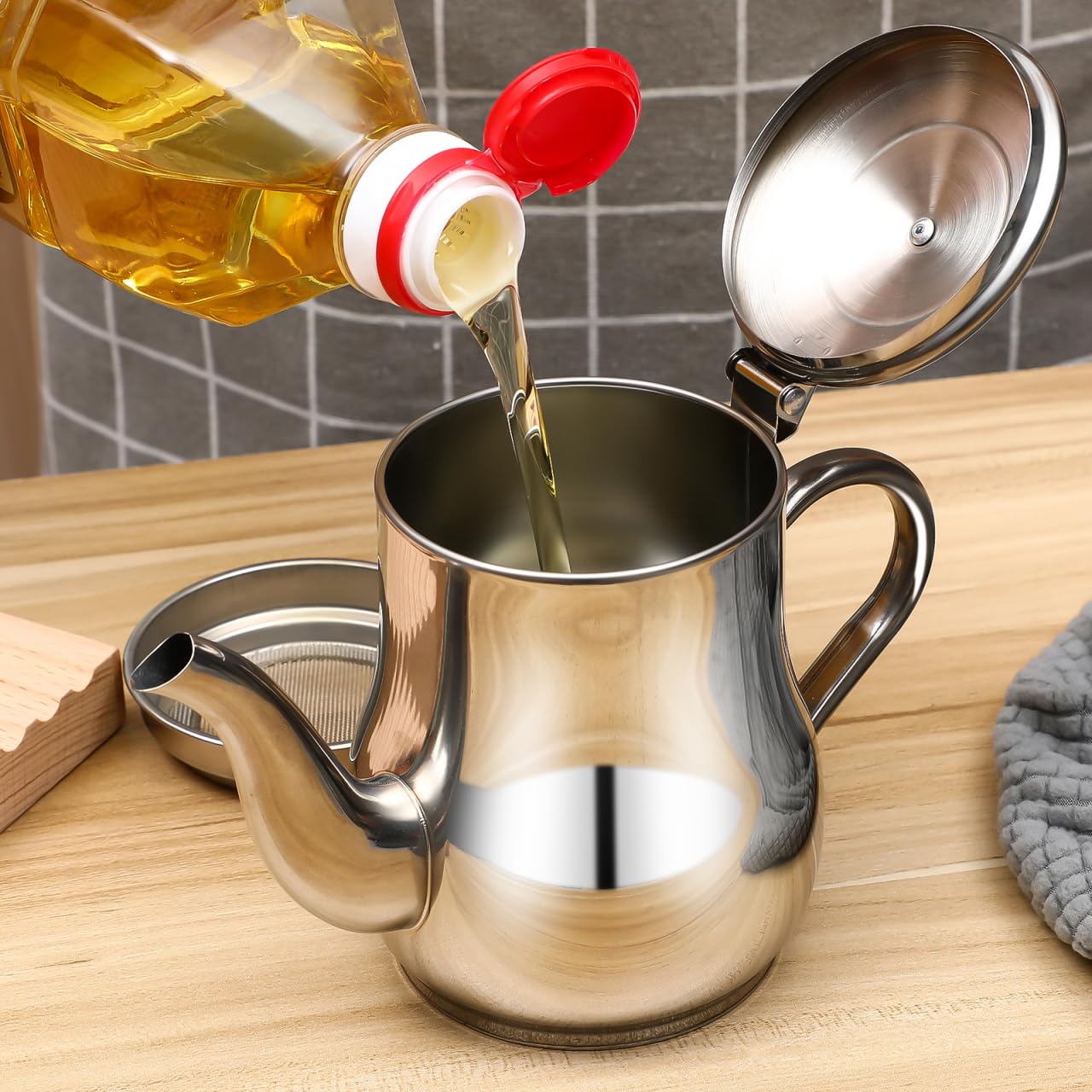 OUNONA Stainless Steel Oil Strainer Pot 2-in-1 Grease Separator and Dispenser with Removable Filter Screen and Cover for Kitchen Cooking 7.48X3.74X5.31 Inches