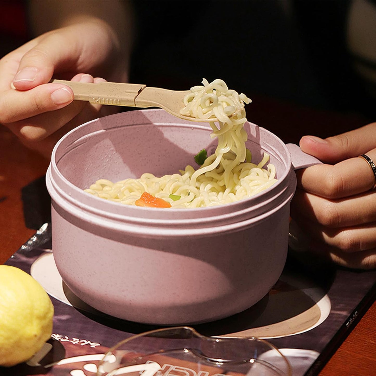 2Pack 28.7oz Wheat Straw Microwave Ramen Bowl Set, Noodle Bowls with Lid and Spoon, BPA-Free (Pink+Green)