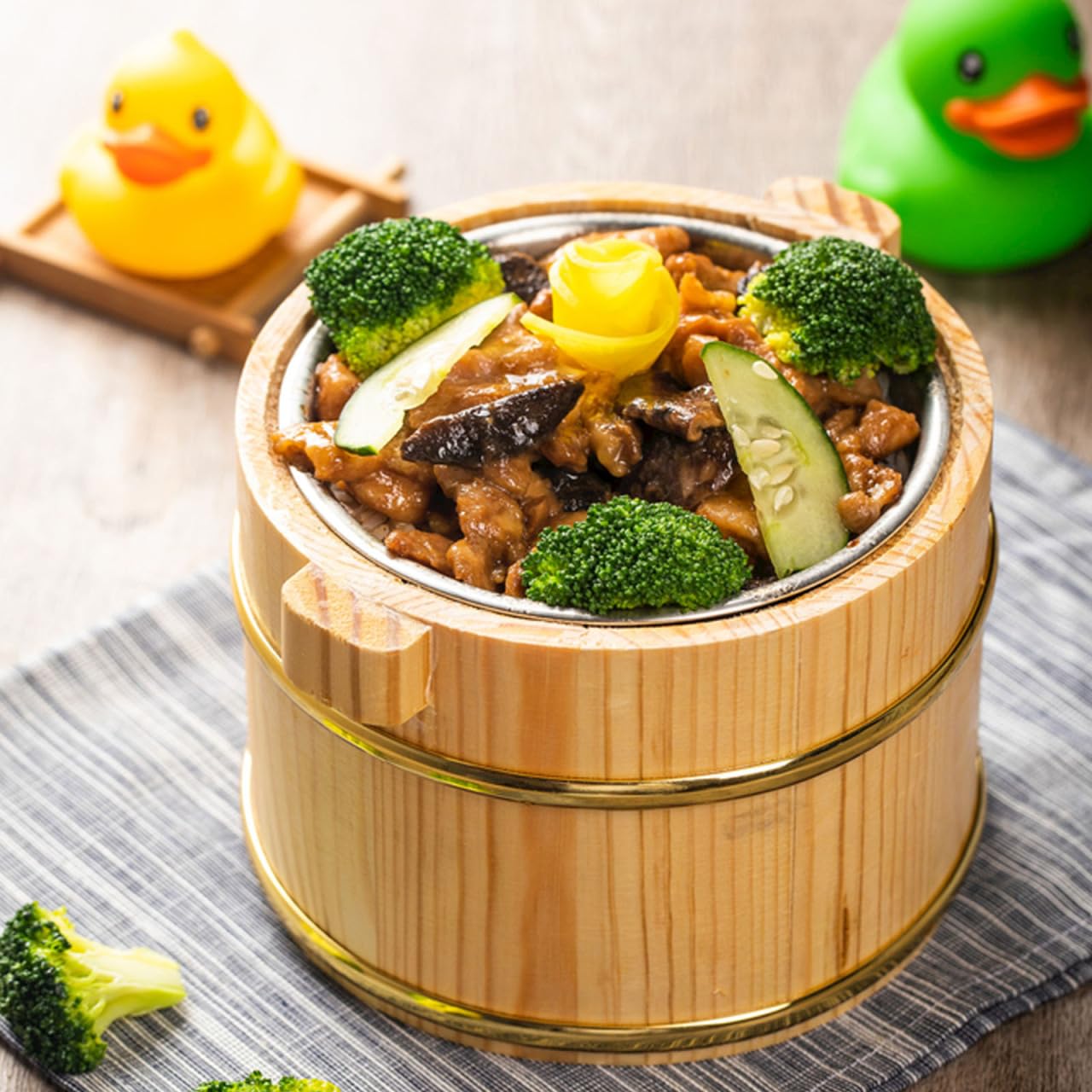 SHOWERORO Wooden Rice Bucket with Lid 6.3X4.7X4.3 Inch Japanese Style Sushi Rice Bowl and Bibimbap Mixing Tub Compact Wood Serving Dish for Home Kitchen