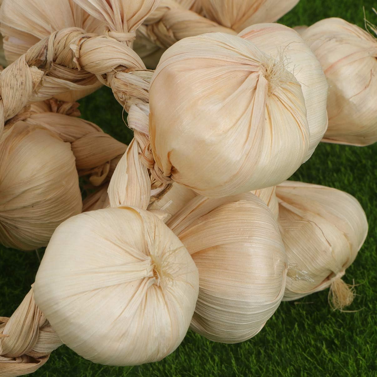 2Pcs BESPORTBLE Fake Garlic Hanging String Vegetable Photography Props Lifelike White Garlic for Home Office Decor