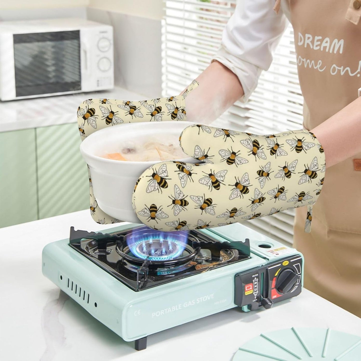 Happy Busy Bees Kitchen Mitts and Pot Holders Set, 4Pcs Silicone Bees Oven Gloves, Heat Resistant Potholders for Baking