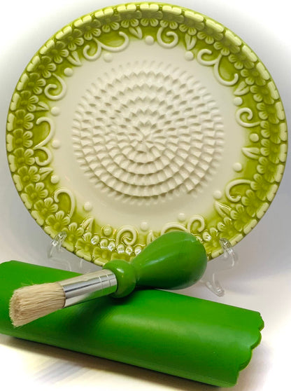 BonCera, All-in-one Premium Ceramic Garlic Grater Plate 4-Piece Set - Green Embossed Design and Style - For Garlic, Ginger, Chocolate, and more! - Comes with 5.25" Plate, Peeler, Brush, and Stand