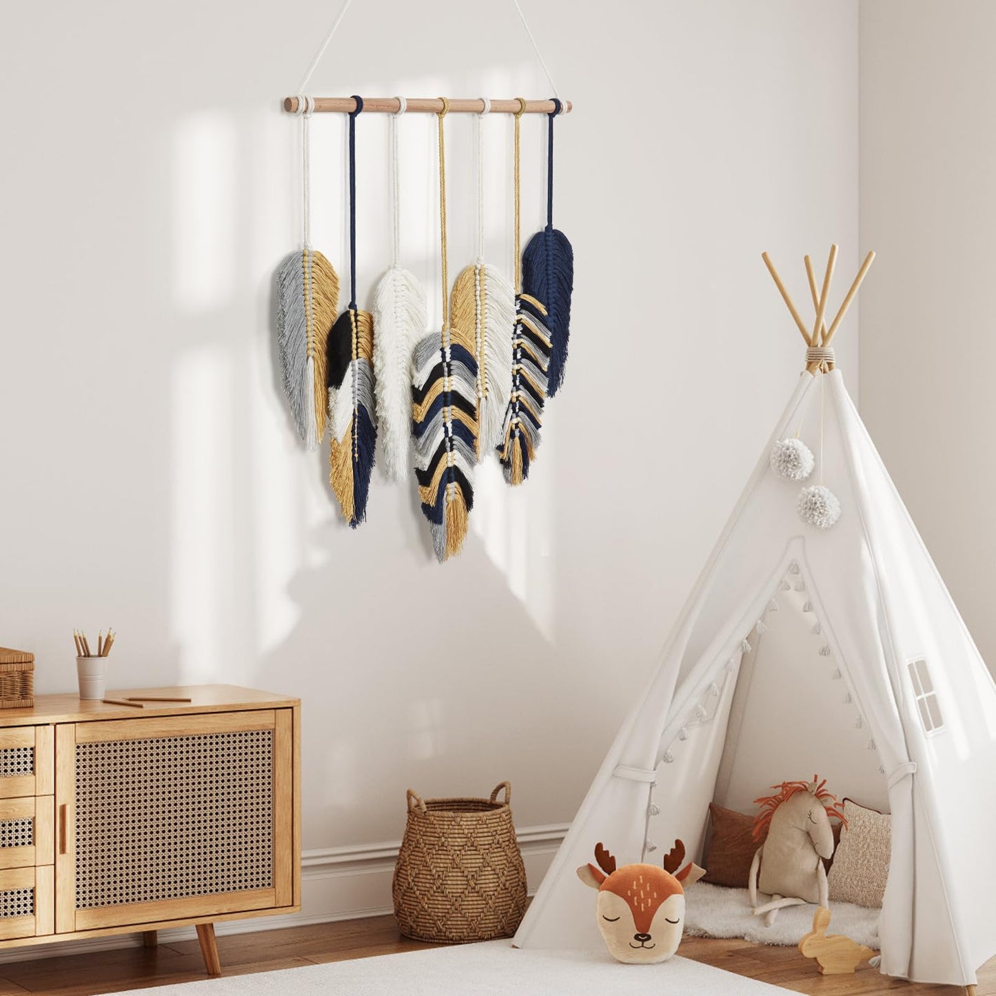 Betylifoy Macrame Leaf Wall Hanging, Boho Wall Decor, Handmade Woven Leaf Feather Boho Tapestry Bohemian Chic Wall Art Decor for Bedroom Living Room Nursery Apartment Backdrop