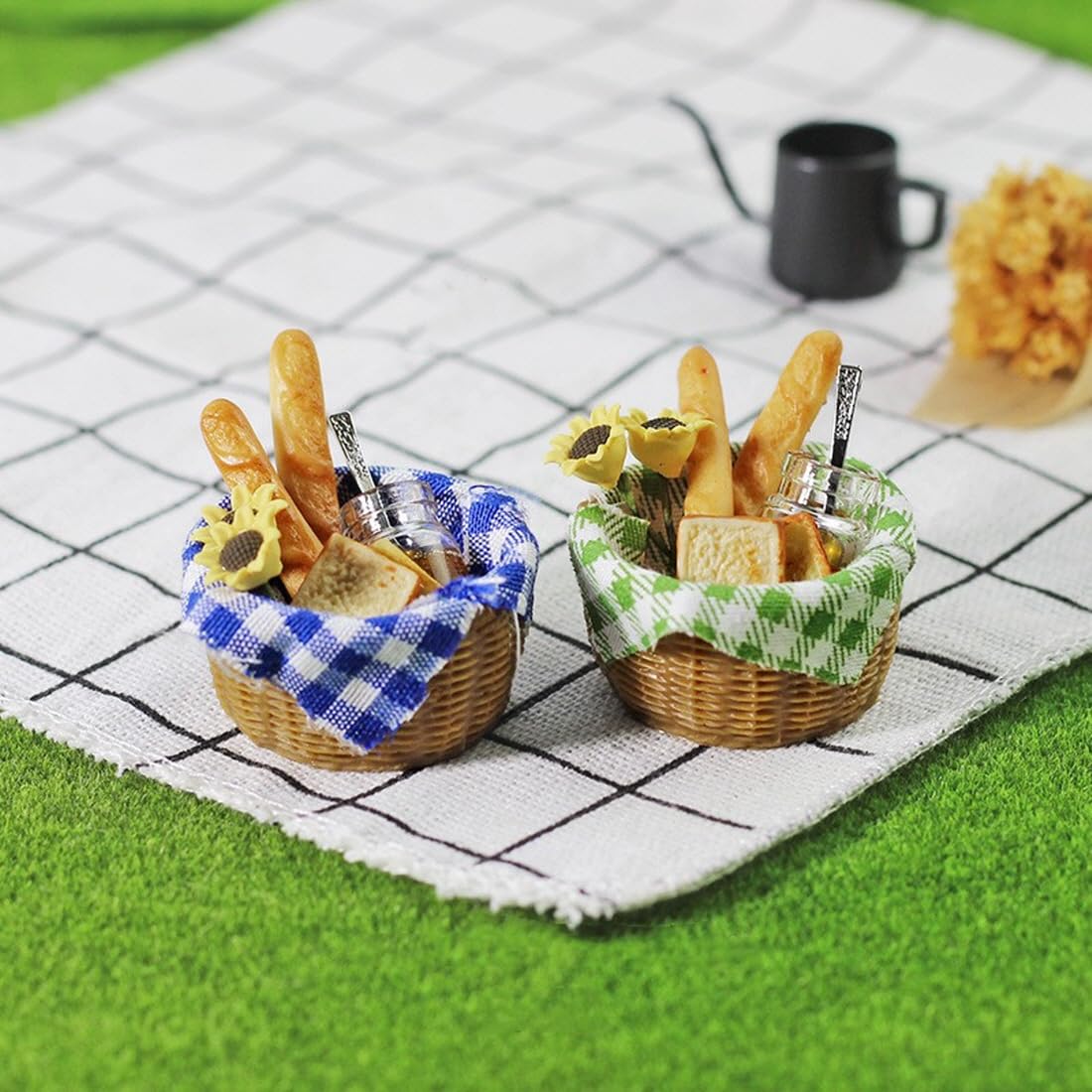 COMPACTINI Miniature 10P Set Model 1:12 Scale Set Dollhouse Accessories Picnic Miniature Bakery Baguette Bread Basket Miniature Doll Party Play Accessories (Red)