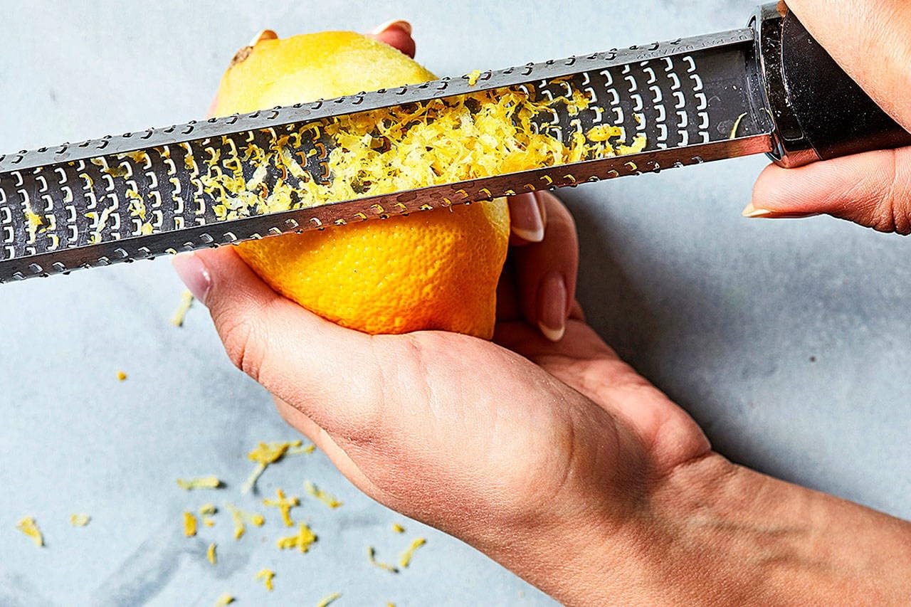 2Pcs Lemon Squeezer and Zester Grater Set, Citrus Juicer, Hand Press, Easy to Use, Ideal for Parmesan Cheese Grater, Lemon and Ginger Zester
