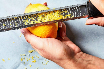 2Pcs Lemon Squeezer and Zester Grater Set, Citrus Juicer, Hand Press, Easy to Use, Ideal for Parmesan Cheese Grater, Lemon and Ginger Zester