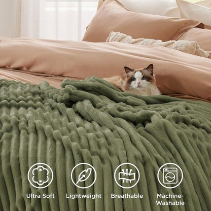 Bedsure GentleSoft Fleece Blanket - Cozy Twin Throw for Couch, Soft Moss Color, 60x80 Inches