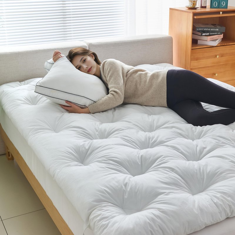 WhatsBedding 3 Inch Feather Bed Mattress Topper, Duck Feather Memory Foam Bed Topper,Soft Fluffy Supportive Pressure Relief Mattress,Queen