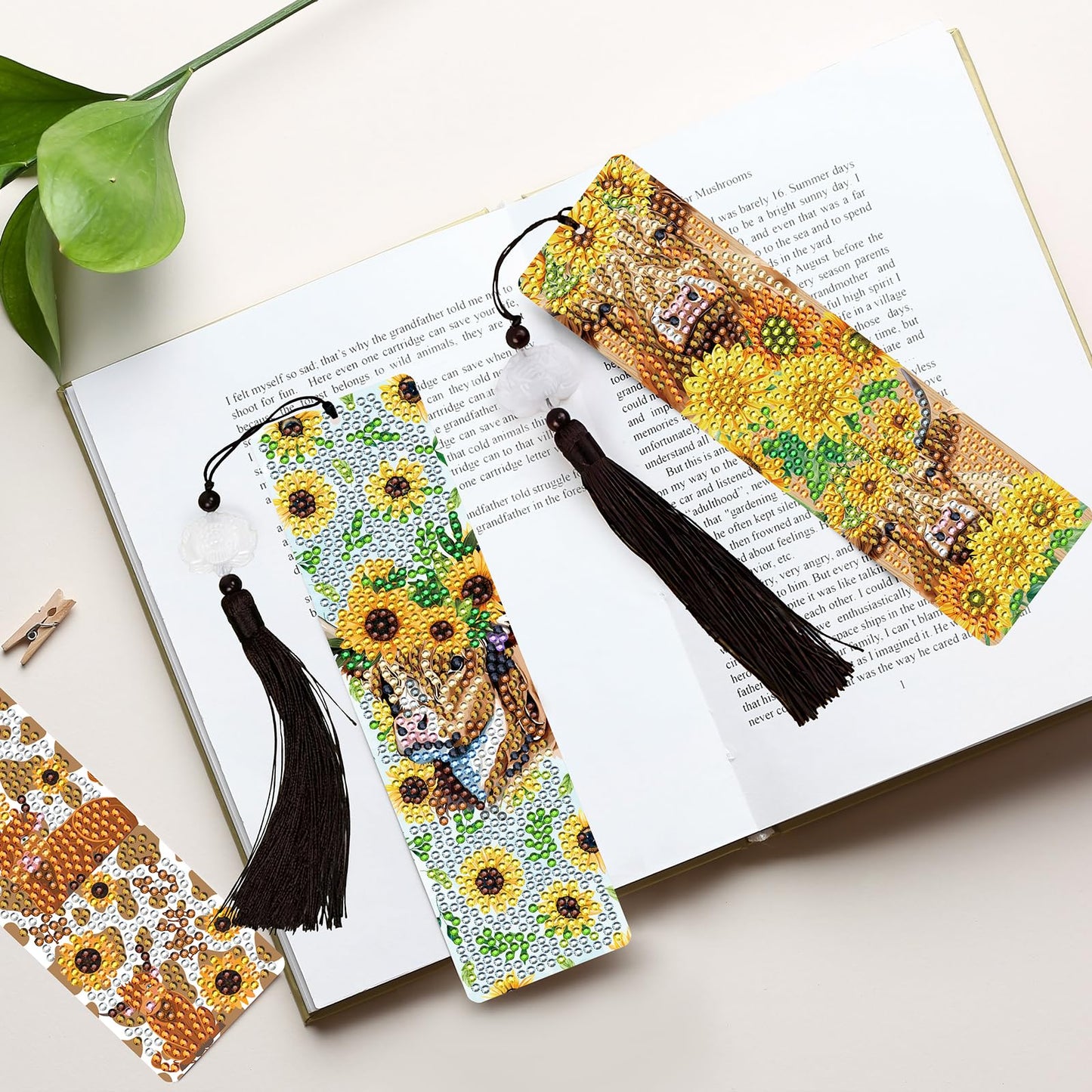 INCOK Diamond Painting Bookmarks Set - 8PCS Highland Cow 5D Diamond Art Bookmarks Kit with Tassel Sunflower Bookmarks Set for Highland Cow Lover Office Useful Project DIY Crafts Gifts Teacher