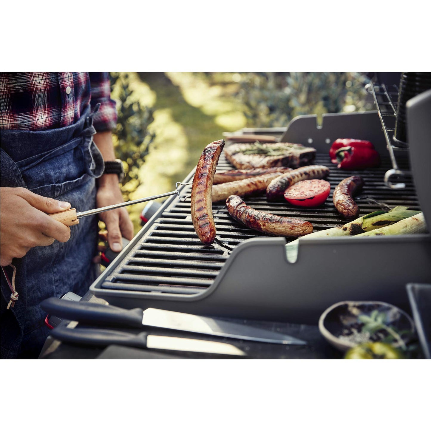 Victorinox 6.7903.12 Swiss Classic Gourmet Steak Knife Ideal for Slicing a Wide Variety of Steak Cuts Straight Blade in Black, 4.7 inches
